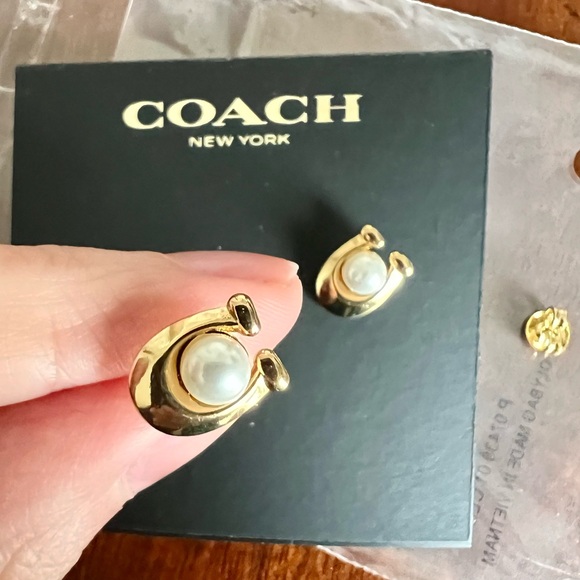 NWT Coach Pearl C Logo Detailed Embellished Earrings - Picture 5 of 6